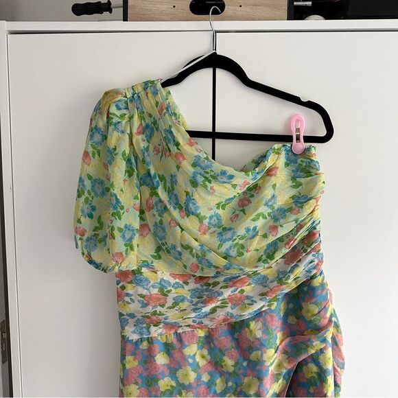 AMUR Jaylah One Shoulder Midi Dress - Picture 4 of 10